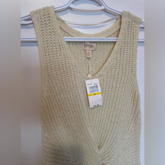 greige Vest with a twist - Picture 4 of 5